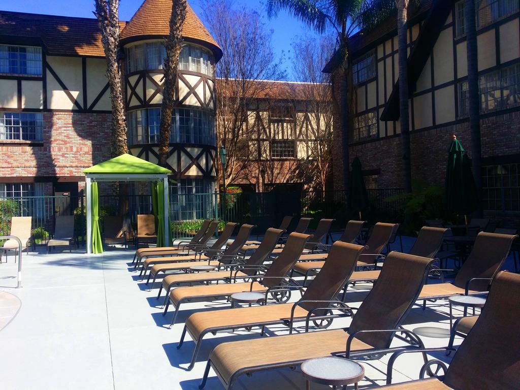 Anaheim Majestic Garden Hotel Exterior photo